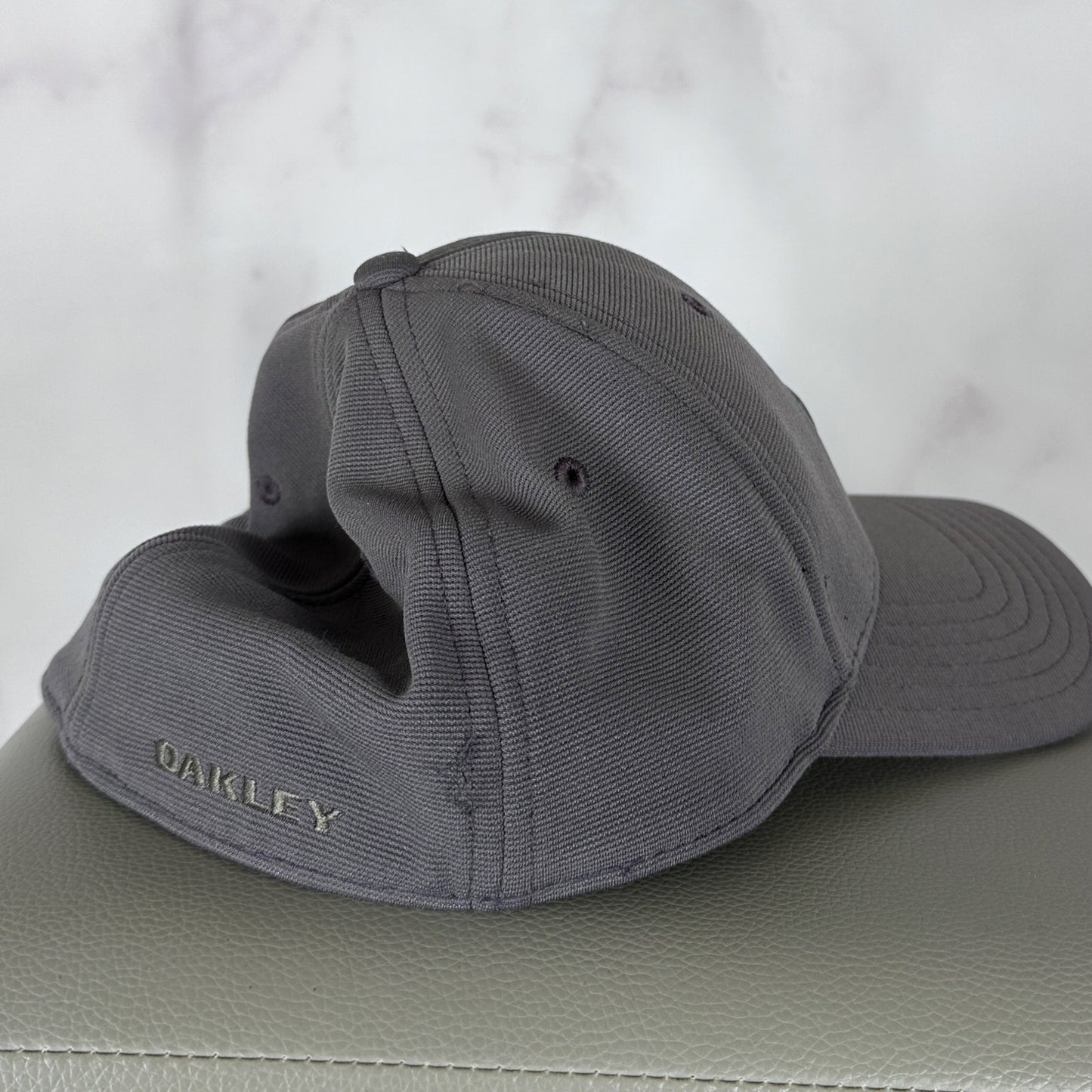 Oakley Metal 2.0 Gascan Cap Grey