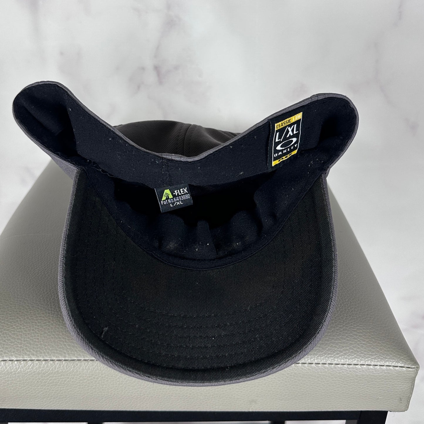 Oakley Metal 2.0 Gascan Cap Grey